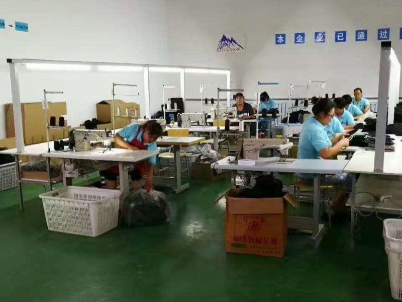 Hebei Zhaoyang Medical Instrument Co., Ltd. línea de producción del fabricante